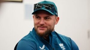 অ্যাশেজে ভরাডুবির পর চাপে ম্যাককালাম, হারাতে পারেন চাকরি