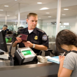 যুক্তরাষ্ট্রে প্রবেশে পর্যটকদের দেখাতে হতে পারে সোশ্যাল মিডিয়া ইতিহাস