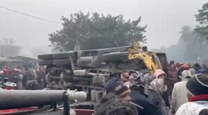 বেপরোয়া বালু ডাম্পারের চাকায় বছরে ঝরছে শতাধিক প্রাণ