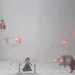 তুষারঝড়ে বিপর্যস্ত যুক্তরাষ্ট্র, প্রাণহানি বেড়ে ৩০