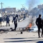 ইরানে সরকারবিরোধী বিক্ষোভ ও সহিংসতা তীব্র, একাধিক শহরে সংঘর্ষ