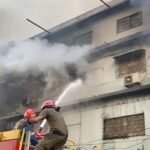 পাকিস্তানে শপিংমলে আগুন, ৫ জনের মৃত্যু