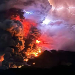 মাউন্ট মেরাপিতে ভয়াবহ অগ্ন্যুৎপাত, ছাইয়ের মেঘ দেড় কিলোমিটার উচ্চতায়