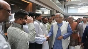 ইউনূস সেন্টারে ফিরলেন ড. ইউনূস