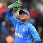 বিশ্বকাপে ‘সবচেয়ে বিপজ্জনক’ দল নিয়ে ধোনির বার্তা