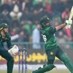 কোহলিকে ছাড়িয়ে শীর্ষে বাবর আজম