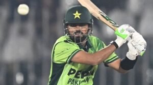 বাবরের স্ট্রাইক রেট নিয়ে যা বললেন ডু প্লেসি