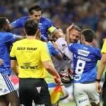 ব্রাজিলে ফুটবল ম্যাচে ‘কুংফু’, রেফারি দেখালেন ২৩ লাল কার্ড