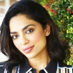 সকালে ঠোঁটে ঘি লাগান শোভিতা