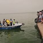 পানির ৮০ ফুট গভীরে চলে গেছে বাসটি