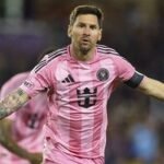 ২ গোলে পিছিয়ে পড়া মিয়ামিকে মেসি জেতালেন জোড়া গোল করে