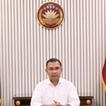 সচিবালয়ে নিজের কক্ষের অর্ধেক লাইট অফ করে দিলেন প্রধানমন্ত্রী