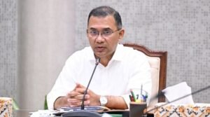 সরকারি ছুটি হলেও আজ অফিস করছেন প্রধানমন্ত্রী