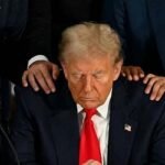 ওভাল অফিস থেকে বাইবেল পাঠ করবেন ডোনাল্ড ট্রাম্প