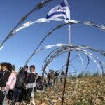 পশ্চিম তীরে ফিলিস্তিনি শিশুদের স্কুলে যাওয়ার পথেও কাঁটাতারের বেড়া!