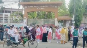 বরিশালে বিদ্যুৎবিহীন কেন্দ্রে এসএসসি পরীক্ষা