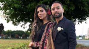 টিভি অনুষ্ঠানে স্বামীর কাঁধে উঠে সমালোচনার মুখে ফিজা আলী