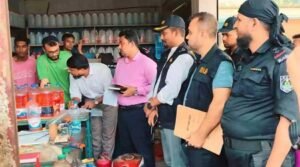 অতিরিক্ত মূল্যে তেল বিক্রি করায় ২ ব্যবসায়ীকে জরিমানা