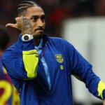 অ্যাতলেটিকো ভক্তদের উদ্দেশ্যে বিতর্কিত ইশারার পর ক্ষমা চাইলেন রাফিনিয়া