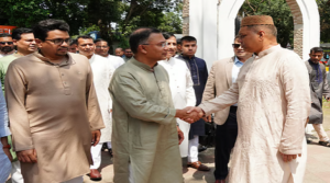 সেনাসদস্যদের সঙ্গে ঈদ আনন্দ প্রধানমন্ত্রীর