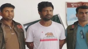 ২০ মামলার আসামি শীর্ষ সন্ত্রাসী ‘খোঁড়া কামরুল’ অস্ত্রসহ গ্রেফতার