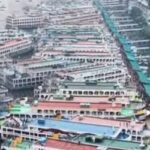 বৈরী আবহাওয়ার কারণে সদরঘাটে লঞ্চ চলাচল সাময়িক বন্ধ