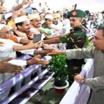 জাতীয় ঈদগাহে মুসল্লিদের সঙ্গে প্রধানমন্ত্রীর শুভেচ্ছা বিনিময়