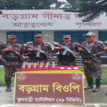ফুলবাড়ী ব্যাটালিয়ন (২৯ বিজিবি) কর্তৃক  বিদেশী মদ এবং নেশাজাতীয় ট্যাবলেট আটক 