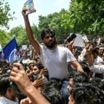 মোদীর গদি কি টিকবে?