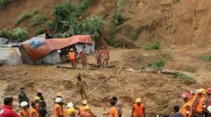 রাঙামাটিতে ৯৮ স্থানে পাহাড় ধস, রাঙামাটি-খাগড়াছড়ি যোগাযোগ বিচ্ছিন্ন