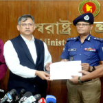 জনবান্ধব পুলিশ গঠনে পুরস্কার ও তিরস্কারের নীতি অব্যাহত থাকবে: স্বরাষ্ট্রমন্ত্রী
