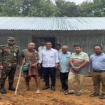 মাটিরাঙ্গায় পাহাড় ধসে ঘরহারা বৃদ্ধের পাশে সেনাবাহিনী: নতুন ঘর পেলেন কচাকলা ত্রিপুরা।