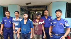 দুর্গাপুরে ডিবি পরিচয়ে ডাকাতি, আটক ৩