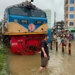 পানির নিচে রেললাইন, হাজারো যাত্রী নিয়ে চট্টগ্রামে আটকে আছে পর্যটক এক্সপ্রেস