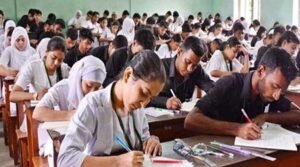 এইচএসসির দ্বিতীয় দিনে অনুপস্থিত ২৭ হাজার, বহিষ্কার ১৭ পরীক্ষার্থী