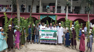 চৌগাছা পরিবারের উদ্যোগে শিক্ষার্থীদের মাঝে ফলদ-ঔষধি গাছ,বিতরণ 