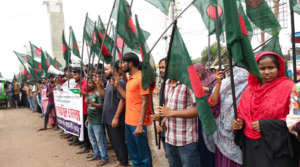 আশুলিয়ায় চুক্তি ভঙ্গের অভিযোগে ইনজেনিটেক্স শ্রমিকদের বিক্ষোভ