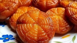 ছুটির দিনে বানিয়ে ফেলুন তালের পাকন পিঠা