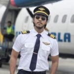পাইলটের বেশে বিমানবন্দরে তৌসিফ, যাত্রীদের অবাক করা কৌতূহল!