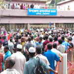 বকেয়া মজুরির দাবিতে দুর্গাপুরে শ্রমিকদের মানববন্ধন