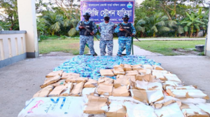নোয়াখালীতে ৩ লাখ ২০ হাজার টাকার নিষিদ্ধ পলিথিন জব্দ
