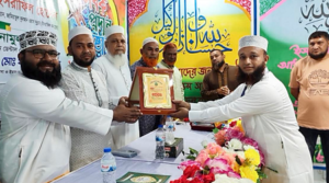 আশুলিয়ায় তা’লীমুল কুরআন ইসলামীয়া মাদরাসায় শিক্ষার্থীদের সবক প্রদান