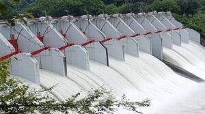 কাপ্তাই হ্রদের চাপ কমাতে বাঁধের ১৬ কপাট ৩ফুট খুলে দিয়েছে কর্তৃপক্ষ