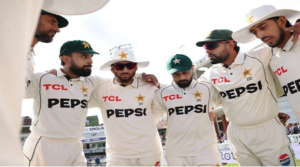 পাকিস্তান দলে অস্থিরতা: কয়েকজন খেলোয়াড়ের মোবাইল হেফাজতে নিল বোর্ড