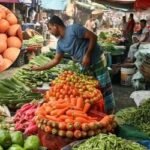 স্বস্তি ফেরেনি কাঁচা বাজার, লাগাম নেই ডিমের দামে