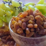 আঙুর না কিশমিশ, স্বাস্থ্যগুণে কোনটি এগিয়ে?