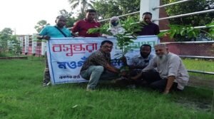 নওগাঁয় বসুন্ধরা শুভসংঘের উদ্যোগে বৃক্ষ রোপণ 
