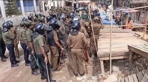 আশুলিয়ায় আনসার ও হকারদের সাথে সংঘর্ষ