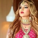 ১৬ বছর আগের ঘটনায় ফাঁসলেন রাখি সাওয়ান্ত