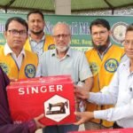 নোয়াখালীতে অসহায় নারীদের স্বাবলম্বী করতে সেলাই মেশিন বিতরণ